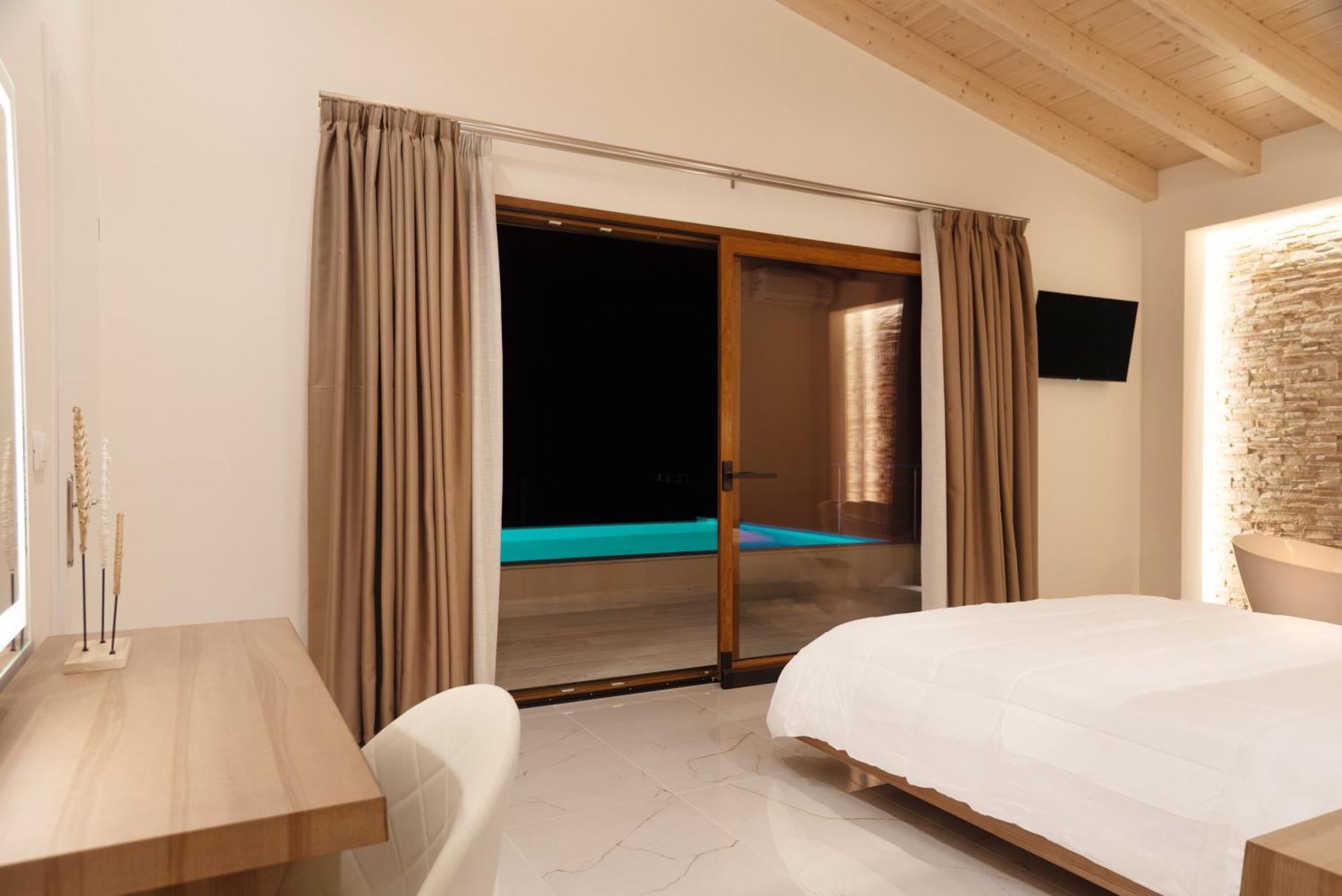 Villa Vasillis-Heated Swimming Pool With Infinity View วิตาลาเดส ภายนอก รูปภาพ